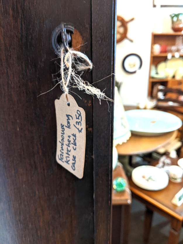 U04 Farmhouse Kitchen Long Clock 350 03