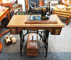 U04 Stunning Jones Family Sewing Machine 250 01