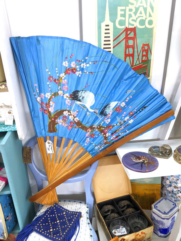 U07 Large Handpainted Fan 45 01