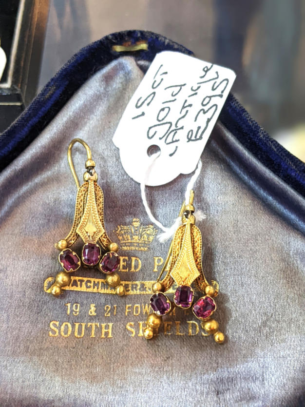 U101 Antique 9Ct Gold Earrings 395 01