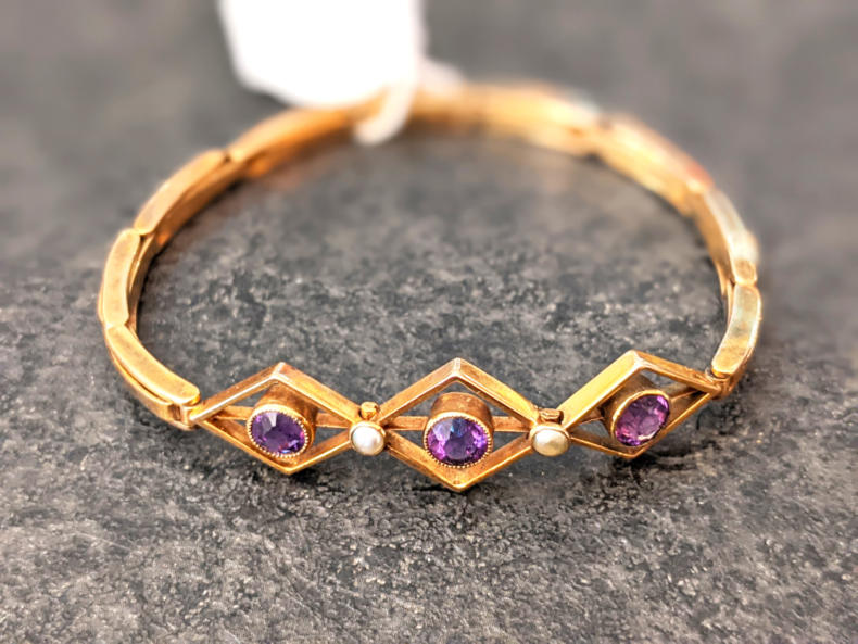 U101 C1920 Amethyst 9Ct Gold Bracelet 495 01