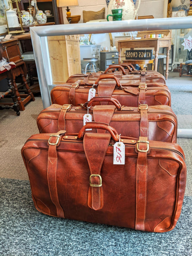 U14 The Bridge Large Leather Suitcase Group 01