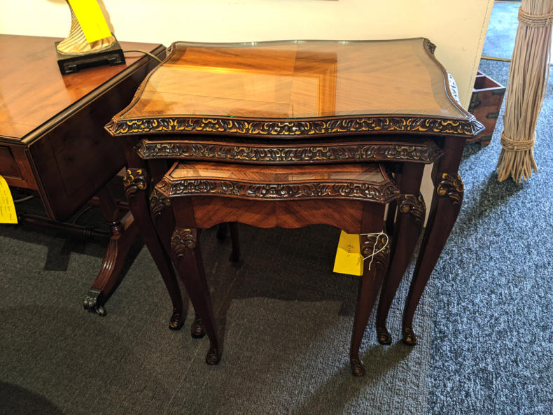 U15 Lovely Glass Topped Kingwood Nest Of Tables 125 01