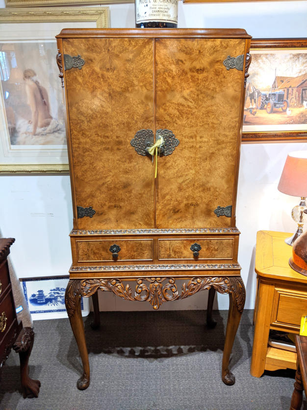 U15 Superb Burr Walnut Drinks Cabinet With Slide Key On Cabriolet Legs 295 01