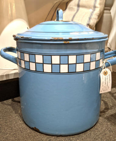 U16 Beautiful Large Enamel Lidded Pot 95 01