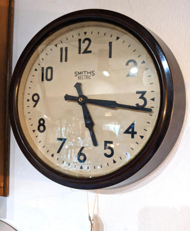 U28 Vintage Smiths Bakelite Clock 75 01