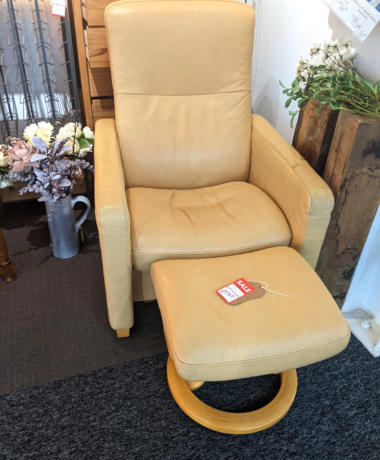U29 Sale Cream Ekornes Chair Stool Was £175 Now 130 01