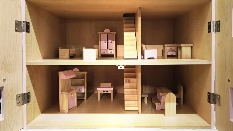 U34 Dolls House With Contents House Garden 155 02