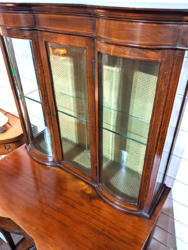 U39 Edwardian Inlaid Mahogany Serpentine Fronted Glazed Cabinet 325 02