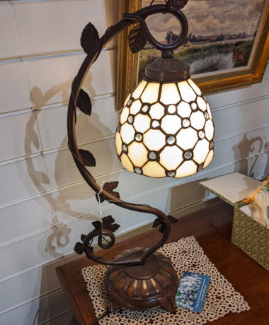 U39 Pretty Leaded Effect Table Lamp 110 01A