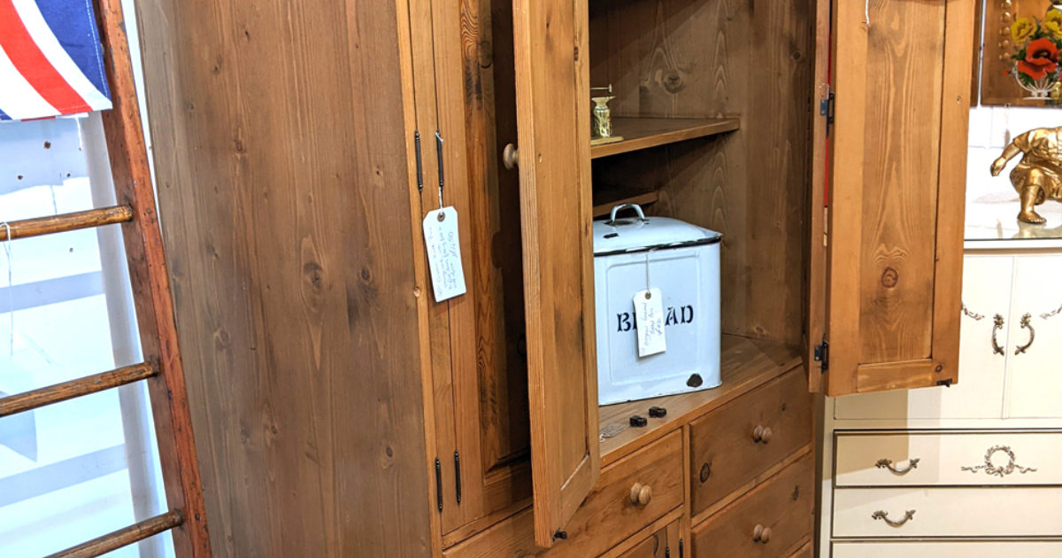 U40 Custom Built Pine Storage Unit with BiFold Doors folding Flat to