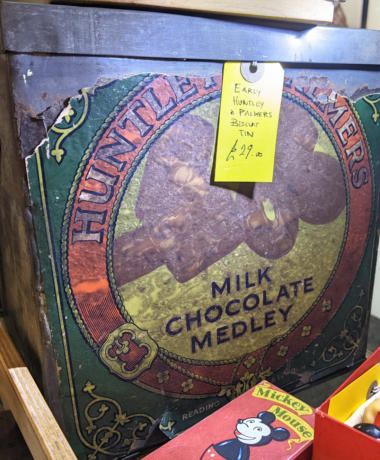 U51 Early Huntley Palmers Chocolate Biscuit Tin 29 01