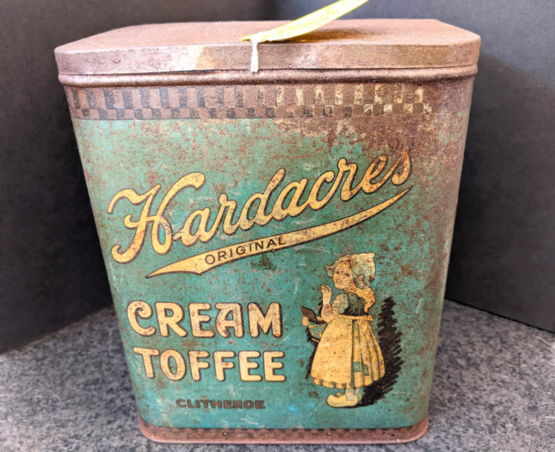 U51 Edwardian Hardachres Cream Toffee Tin 22 01