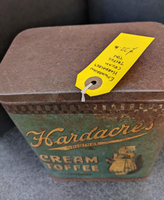 U51 Edwardian Hardachres Cream Toffee Tin 22 02