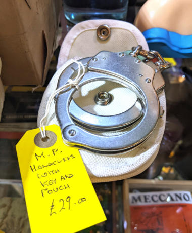 U51 Mp Handcuffs With Key Pouch 29 01