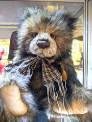 U63 Retired Charlie Bear named 'Cooper' 70 _01