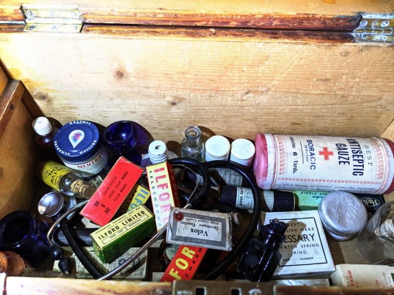 U72 Big Box Of Medical Items Job Lot Not Intended For Medical Use 25 02