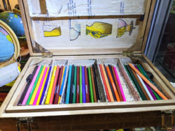 U72 Vintage Boxed Art Set 24 01