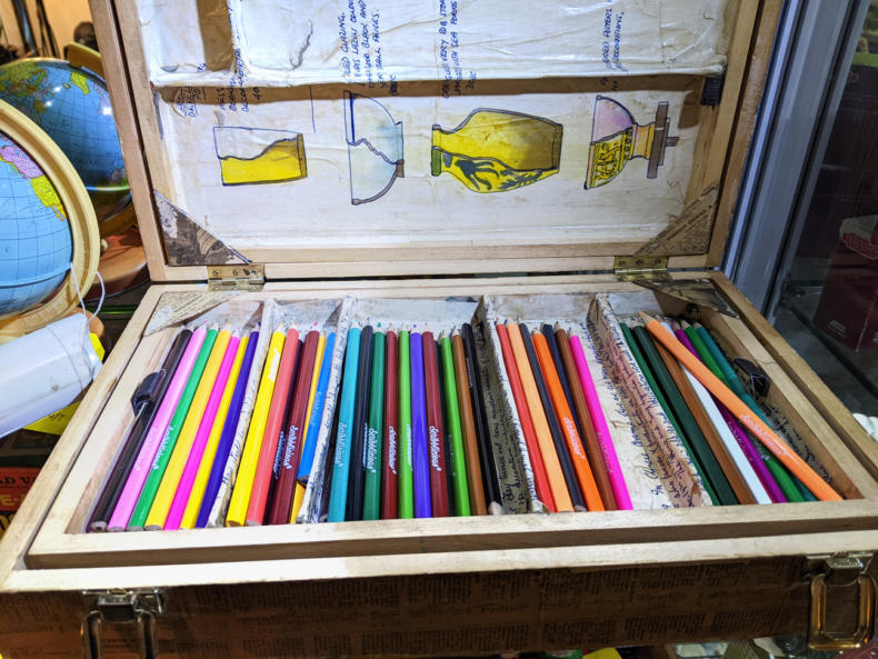 U72 Vintage Boxed Art Set 24 01