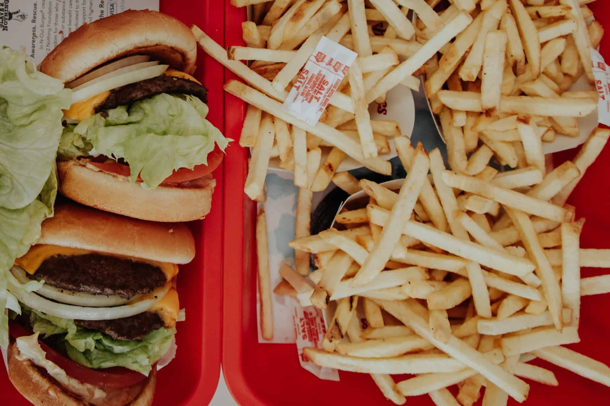 fast food hamburgueres e batatas fritas