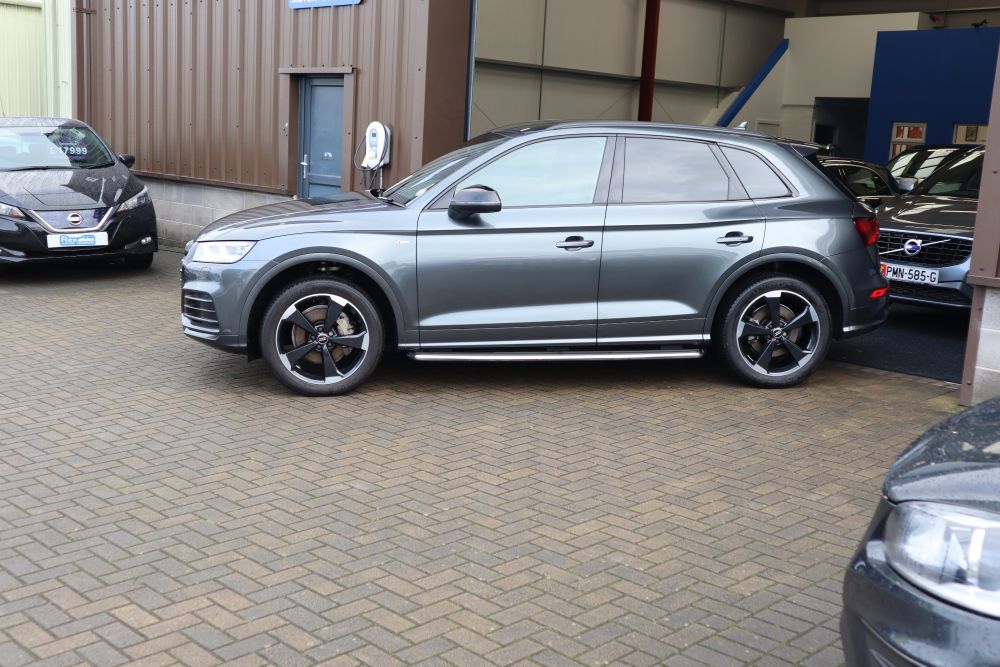 Audi q5 black