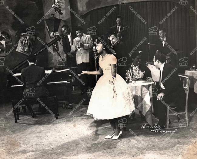 Caridad Cuervo, Carlos Pous y orquesta en televisión 