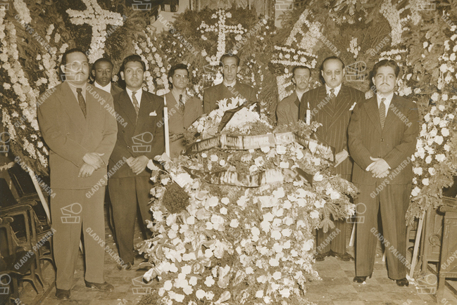 Óscar López, Julio Ballester y otras personalidades en el entierro de Julio Richard 