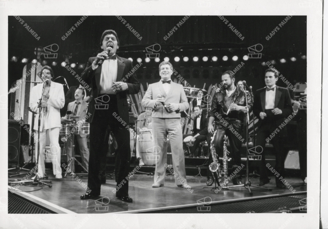 Dave Valentín, Orestes Vilató, Cali Alemán, Ray Barretto, Adalberto Santiago, Ray Saba 