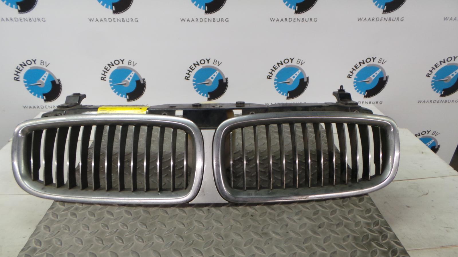Bekijk Auto-onderdeel GRILLE BMW 7 SERIES 2006