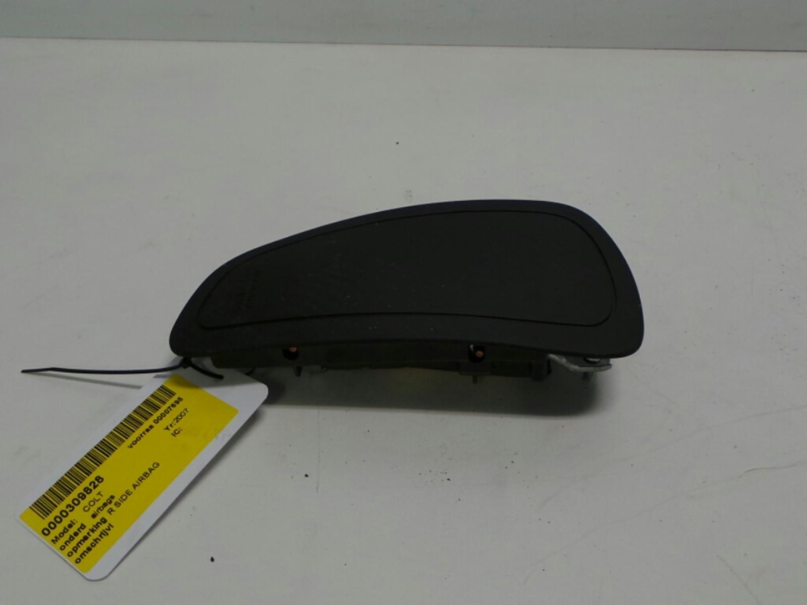 2007 MITSUBISHI COLT AIRBAG RECHTS View Auto part AIRBAG RECHTS MITSUBISHI COLT 2007