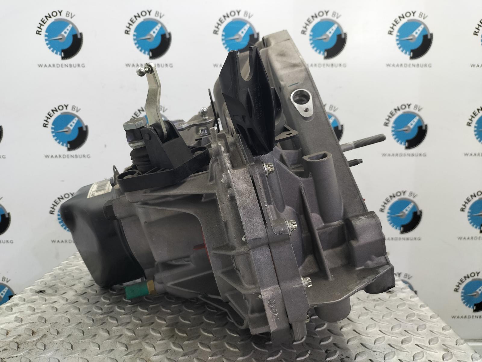 2013 RENAULT CLIO TRANSMISSIE / VERSNELLINGSBAK View Auto part TRANSMISSIE / VERSNELLINGSBAK RENAULT CLIO 2013