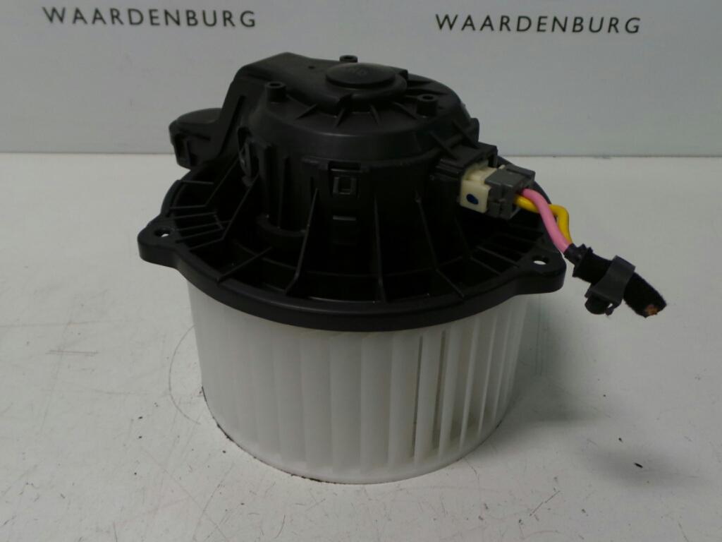 Bekijk Auto-onderdeel KACHELMOTOR HYUNDAI I30 2013