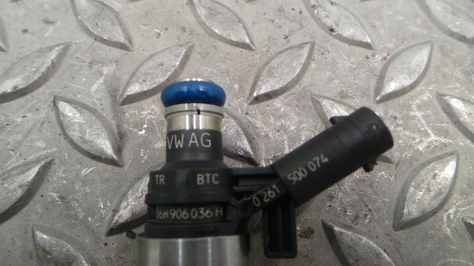 Bekijk Auto-onderdeel BRANDSTOF INJECTOR / VERSTUIVER VOLKSWAGEN PASSAT 2011