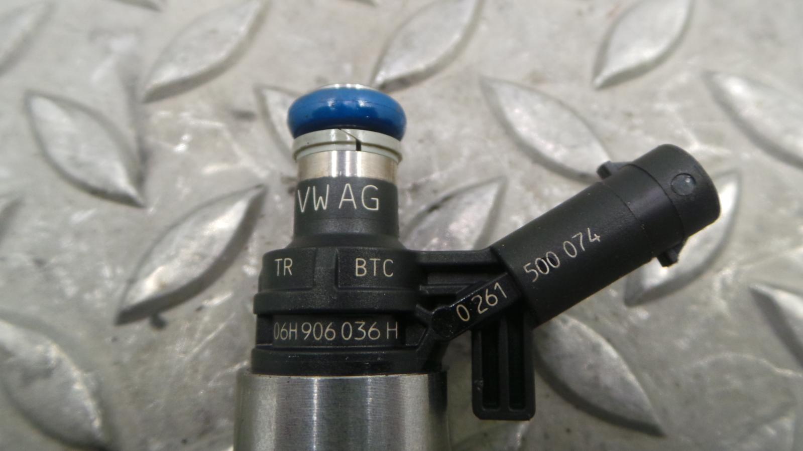 Bekijk Auto-onderdeel BRANDSTOF INJECTOR / VERSTUIVER VOLKSWAGEN PASSAT 2011