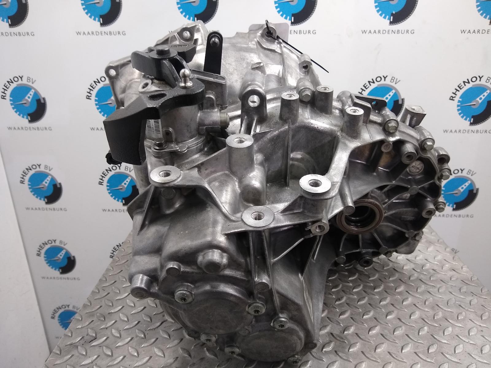 2018 VOLVO V40 TRANSMISSIE / VERSNELLINGSBAK View Auto part TRANSMISSIE / VERSNELLINGSBAK VOLVO V40 2018