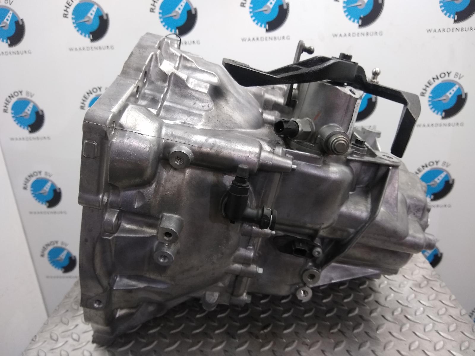 2018 VOLVO V40 TRANSMISSIE / VERSNELLINGSBAK View Auto part TRANSMISSIE / VERSNELLINGSBAK VOLVO V40 2018