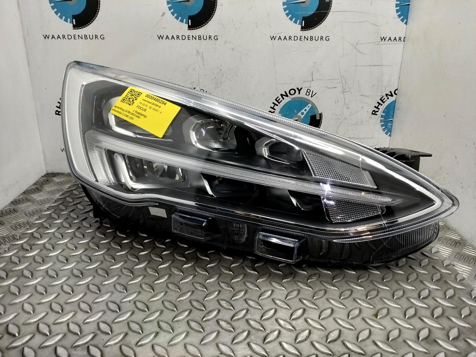 Bekijk Auto-onderdeel KOPLAMP R FORD FOCUS 2018