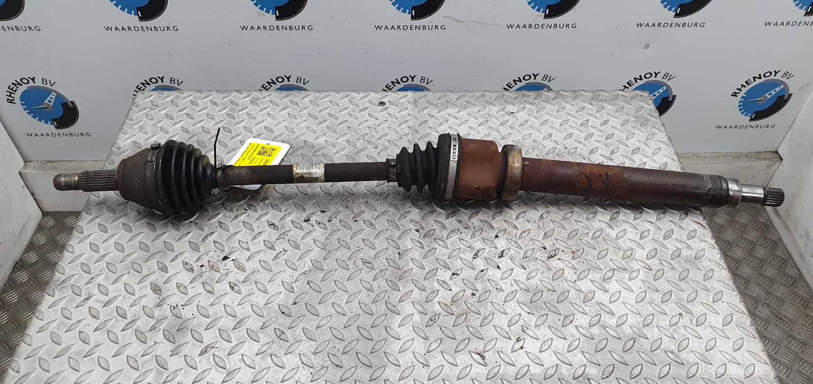 Bekijk Auto-onderdeel AANDRIJFAS R FORD FIESTA 2012