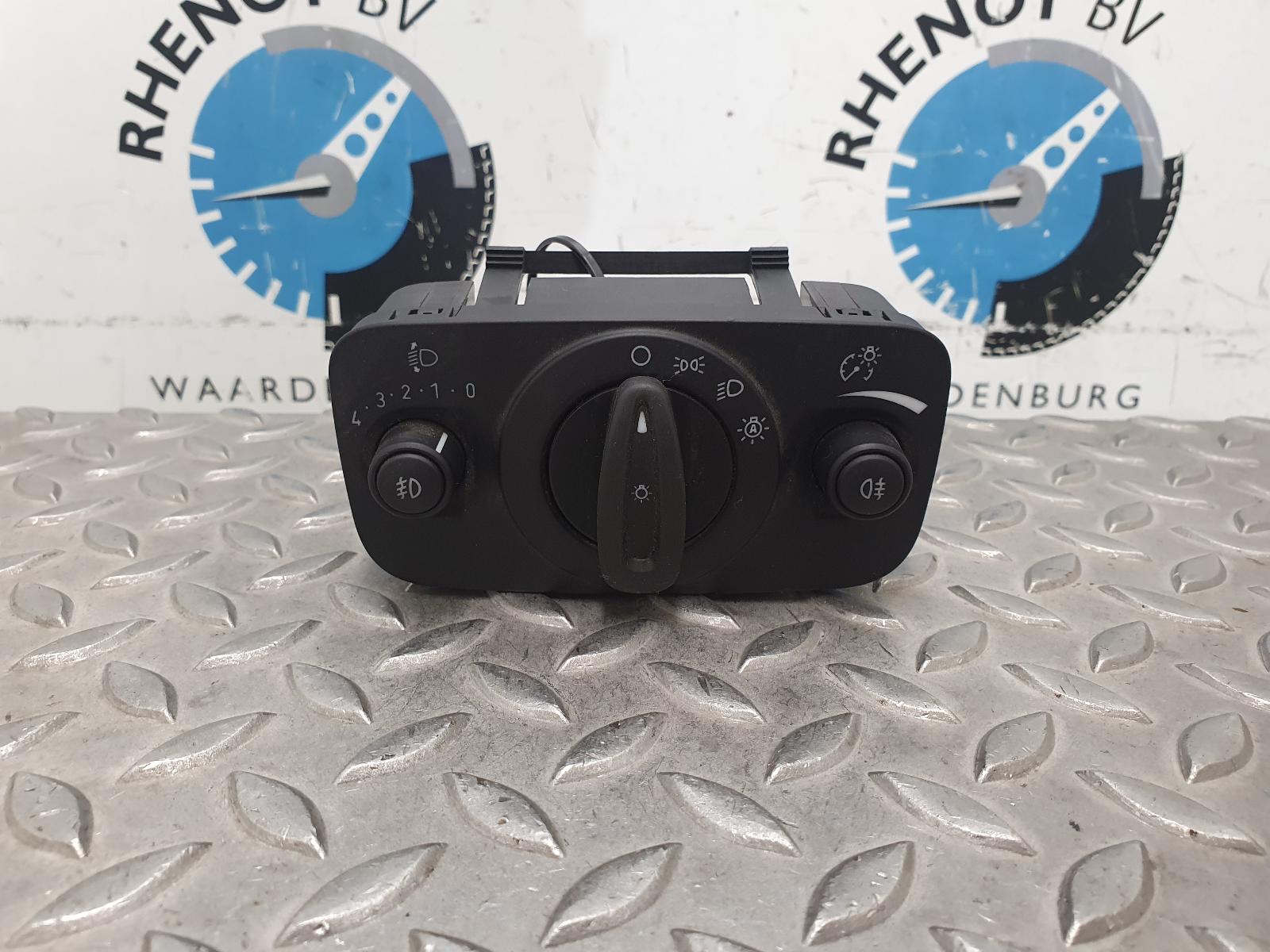 Bekijk Auto-onderdeel SCHAKELAAR VERLICHTING (LOS IN DASHBOARD) FORD ECOSPORT 2015