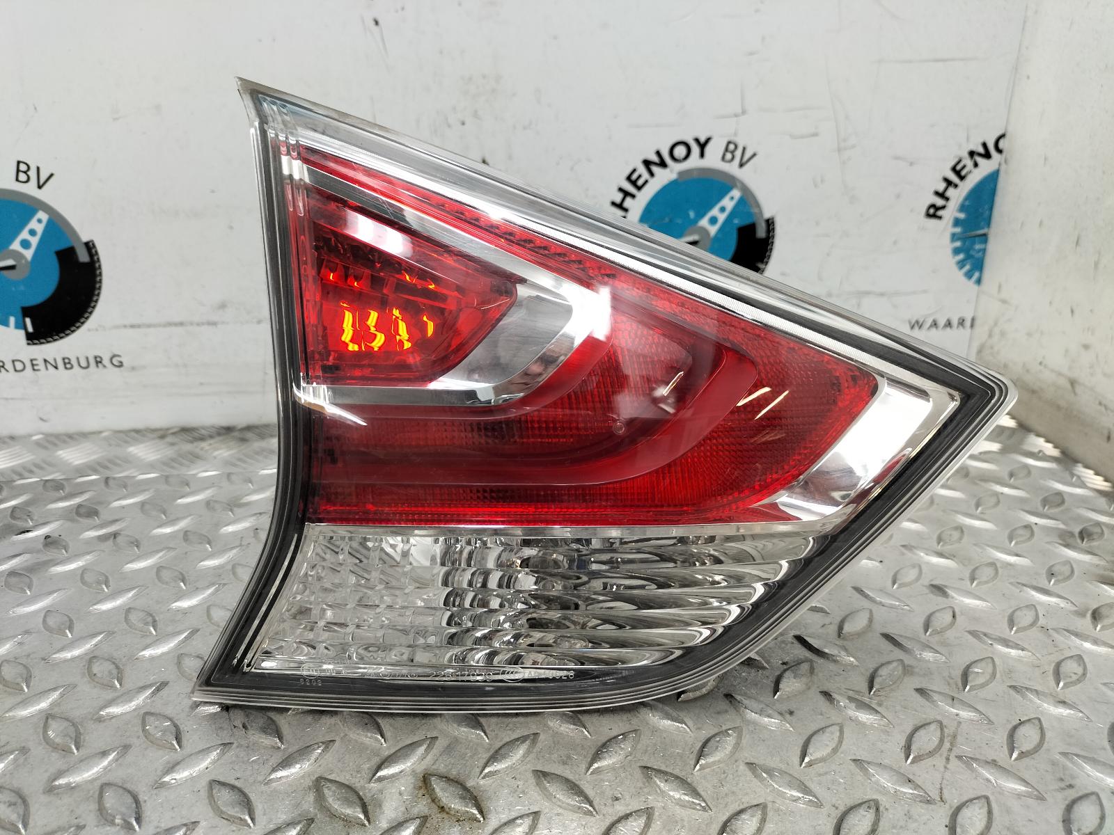 Bekijk Auto-onderdeel ACHTERLICHT L NISSAN X TRAIL 2014