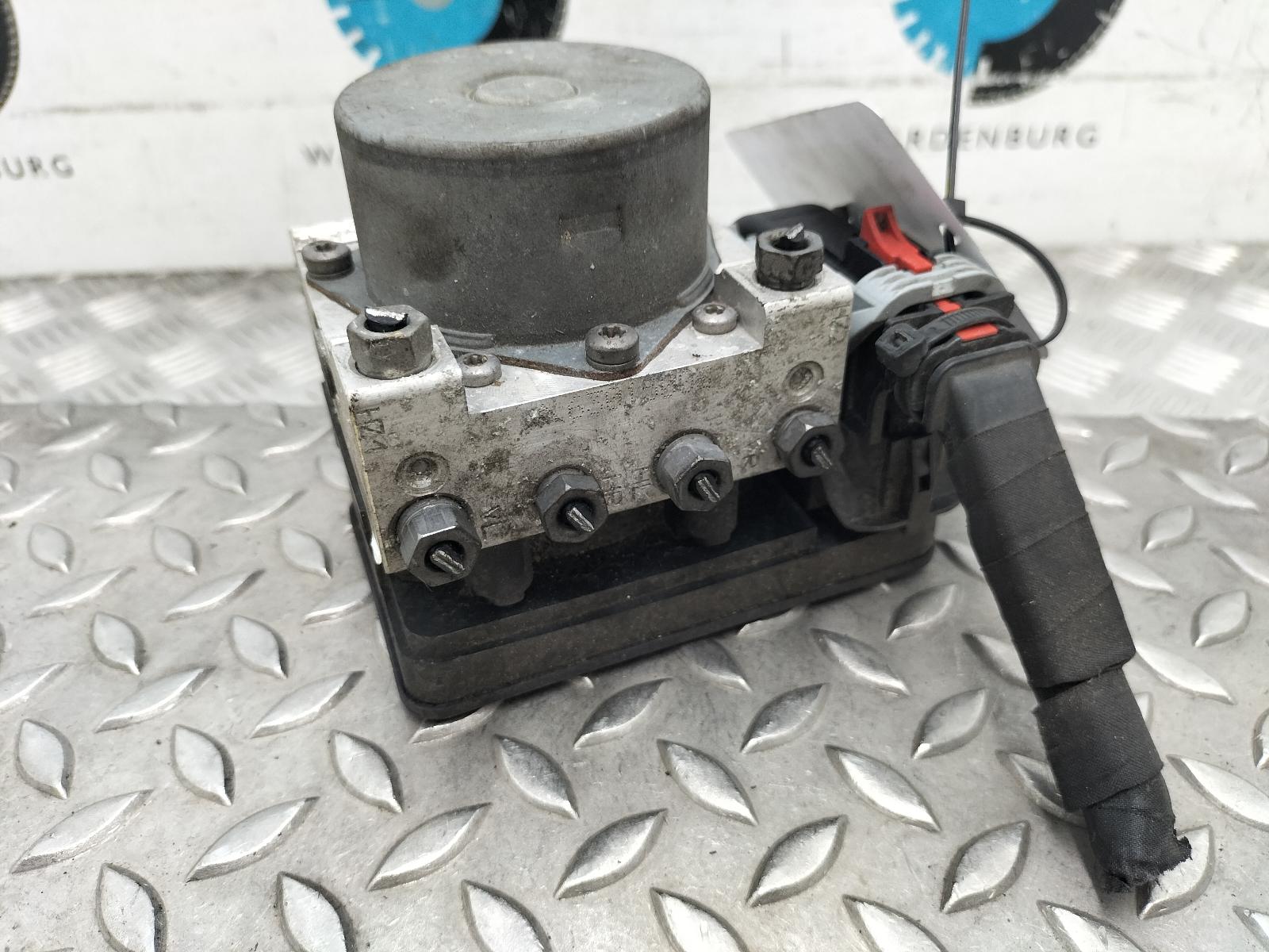Bekijk Auto-onderdeel ABS POMP  VOLKSWAGEN UP 2013