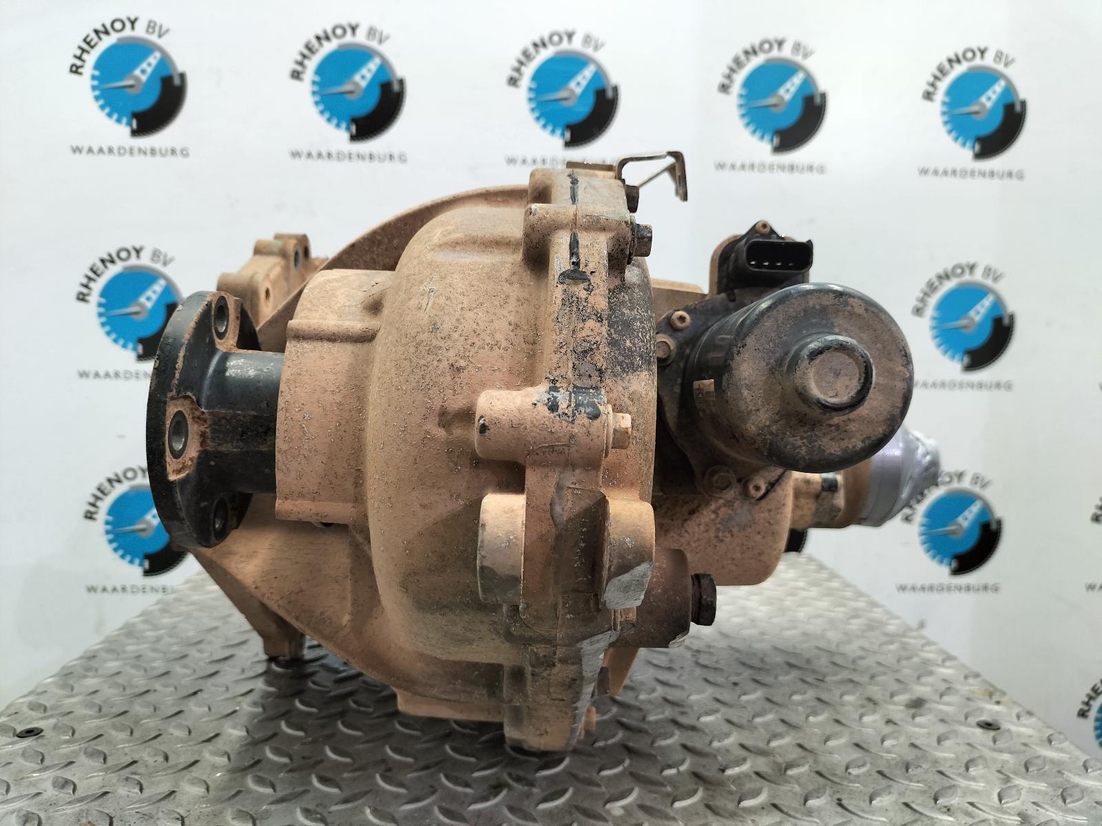 View Auto part TUSSENBAK NISSAN NAVARA 2018