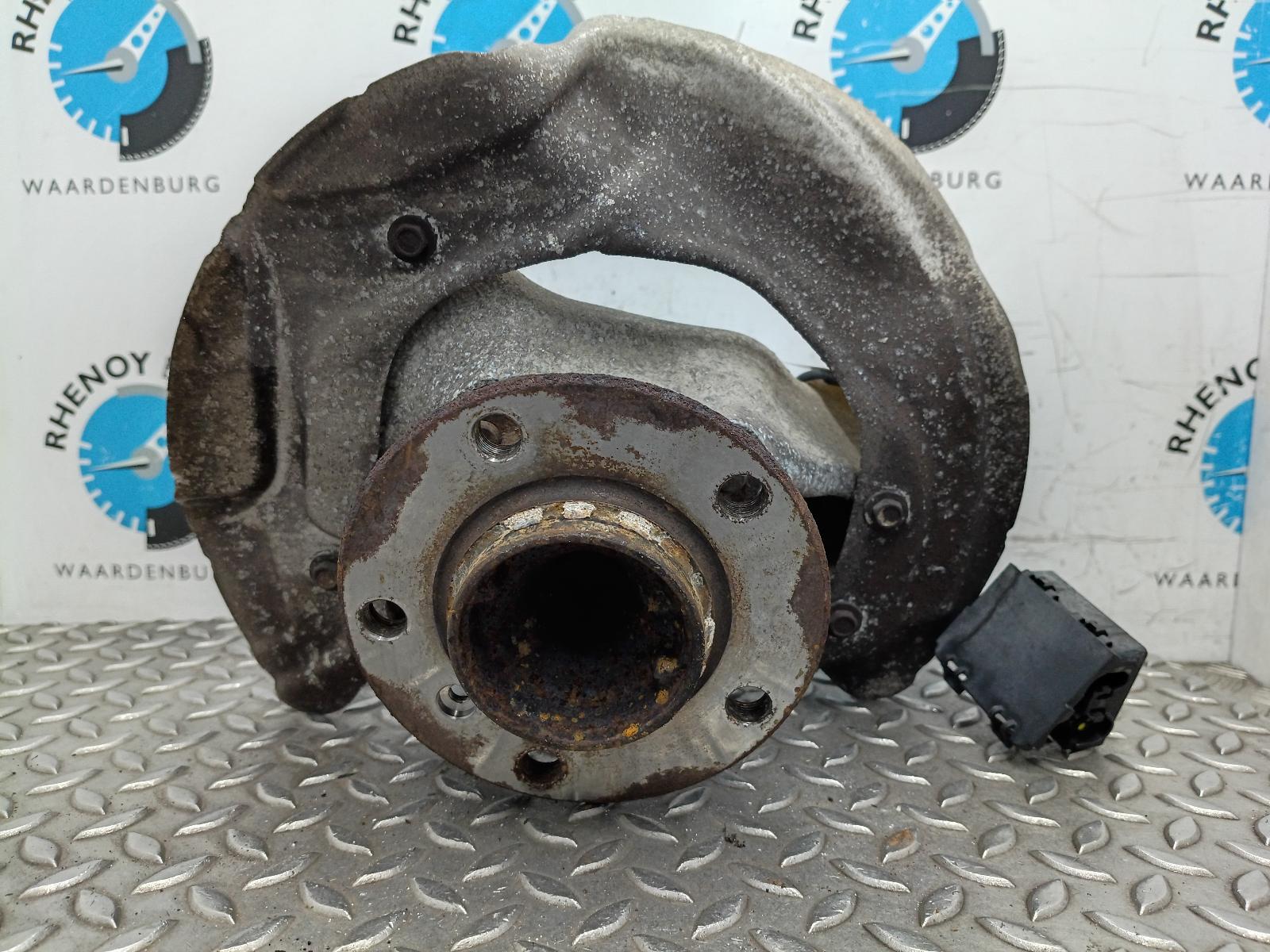 Bekijk Auto-onderdeel FUSEE LV BMW 1 SERIES 2012