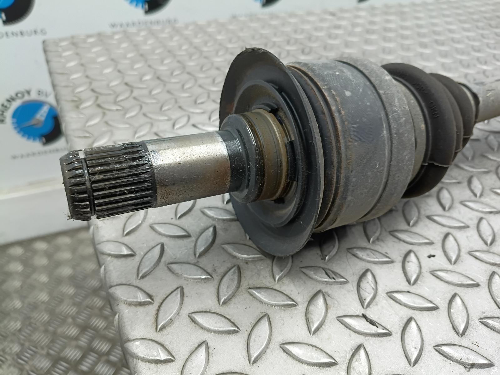 View Auto part AANDRIJFAS R BMW 1 SERIES 2012