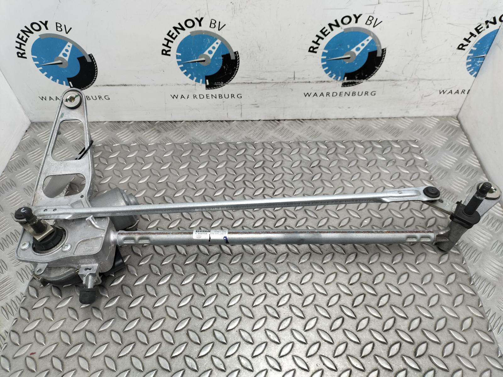 View Auto part RUITENWISSERMOTOR VOOR FORD MUSTANG SUV 2021