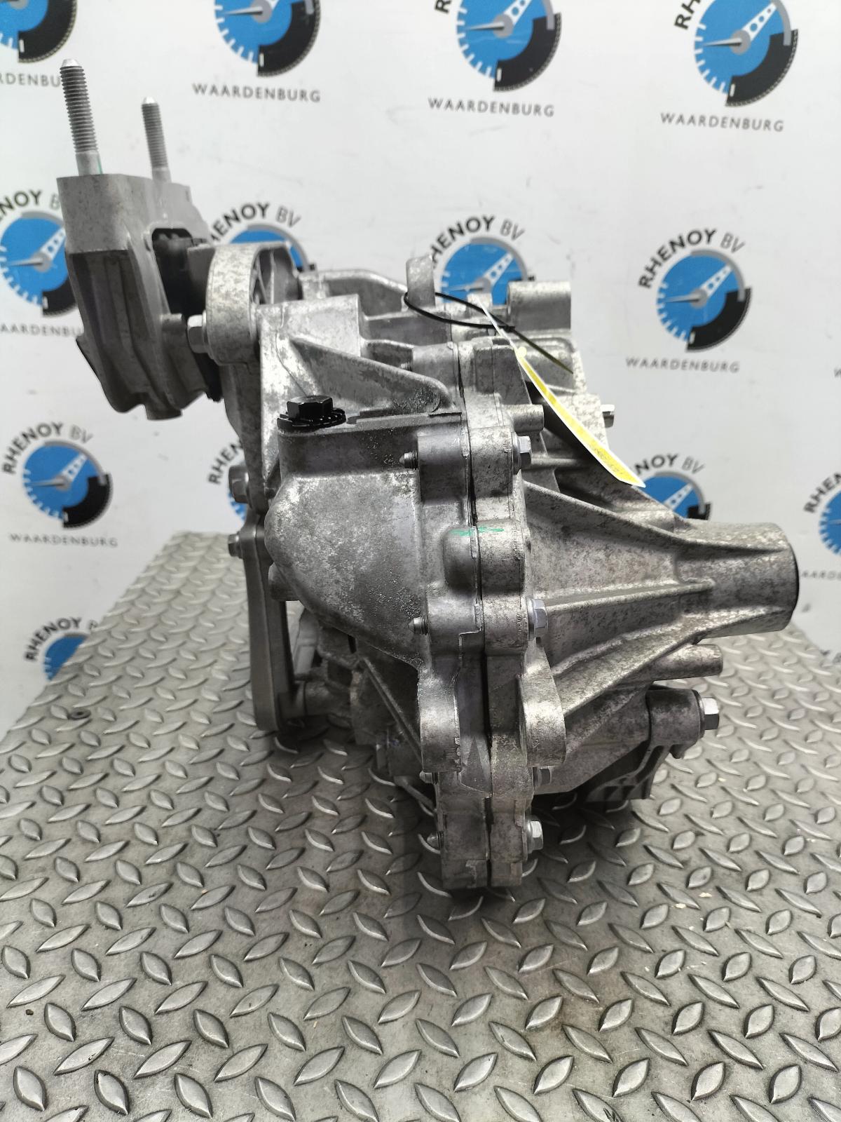 View Auto part TRANSMISSIE / VERSNELLINGSBAK PEUGEOT 2008 2023
