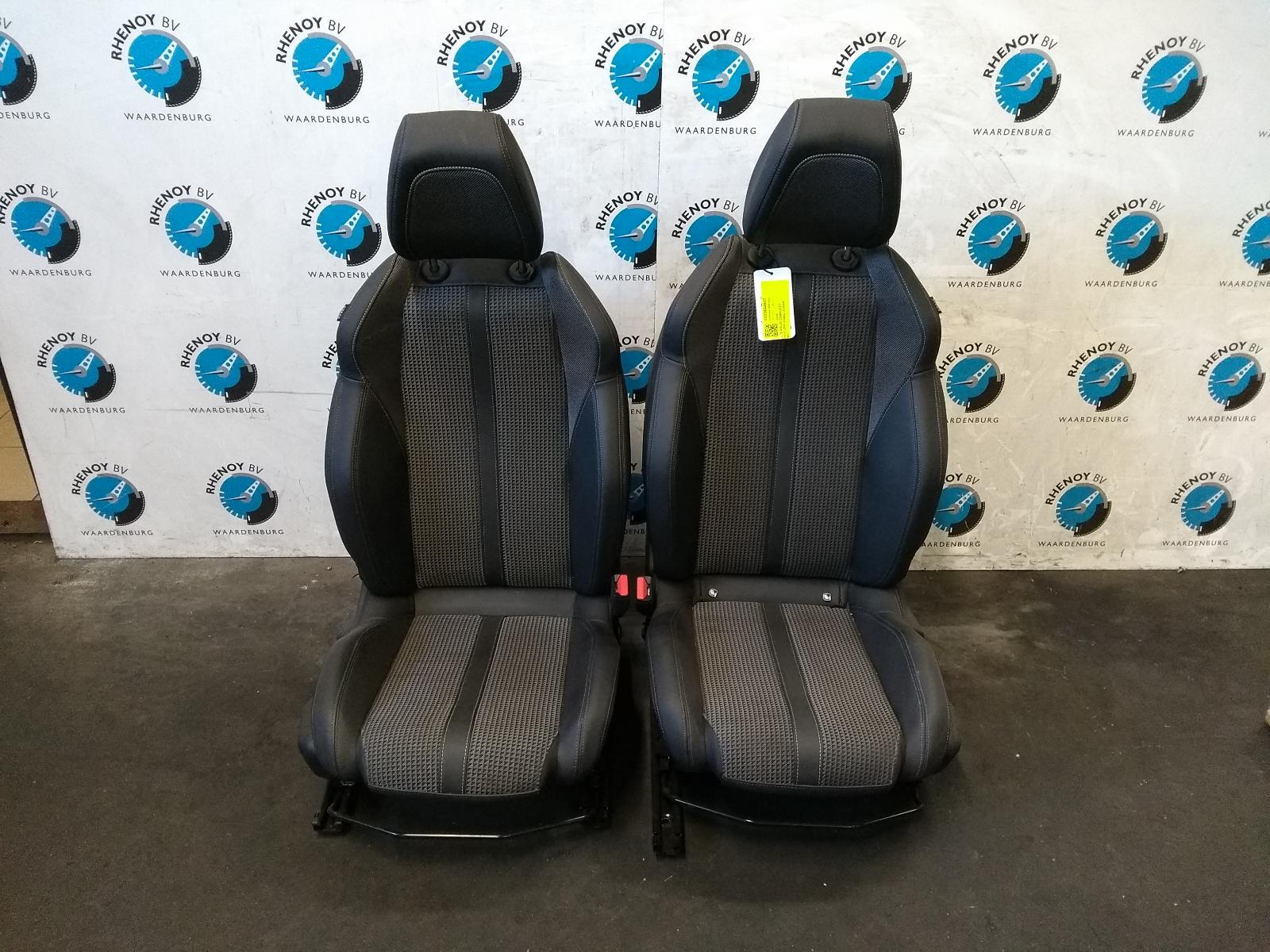 Bekijk Auto-onderdeel INTERIEUR COMPLEET PEUGEOT 2008 2023