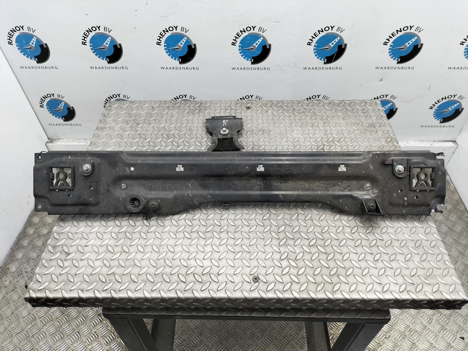 Bekijk Auto-onderdeel VOORFRONT LYNK AND CO 01 2023