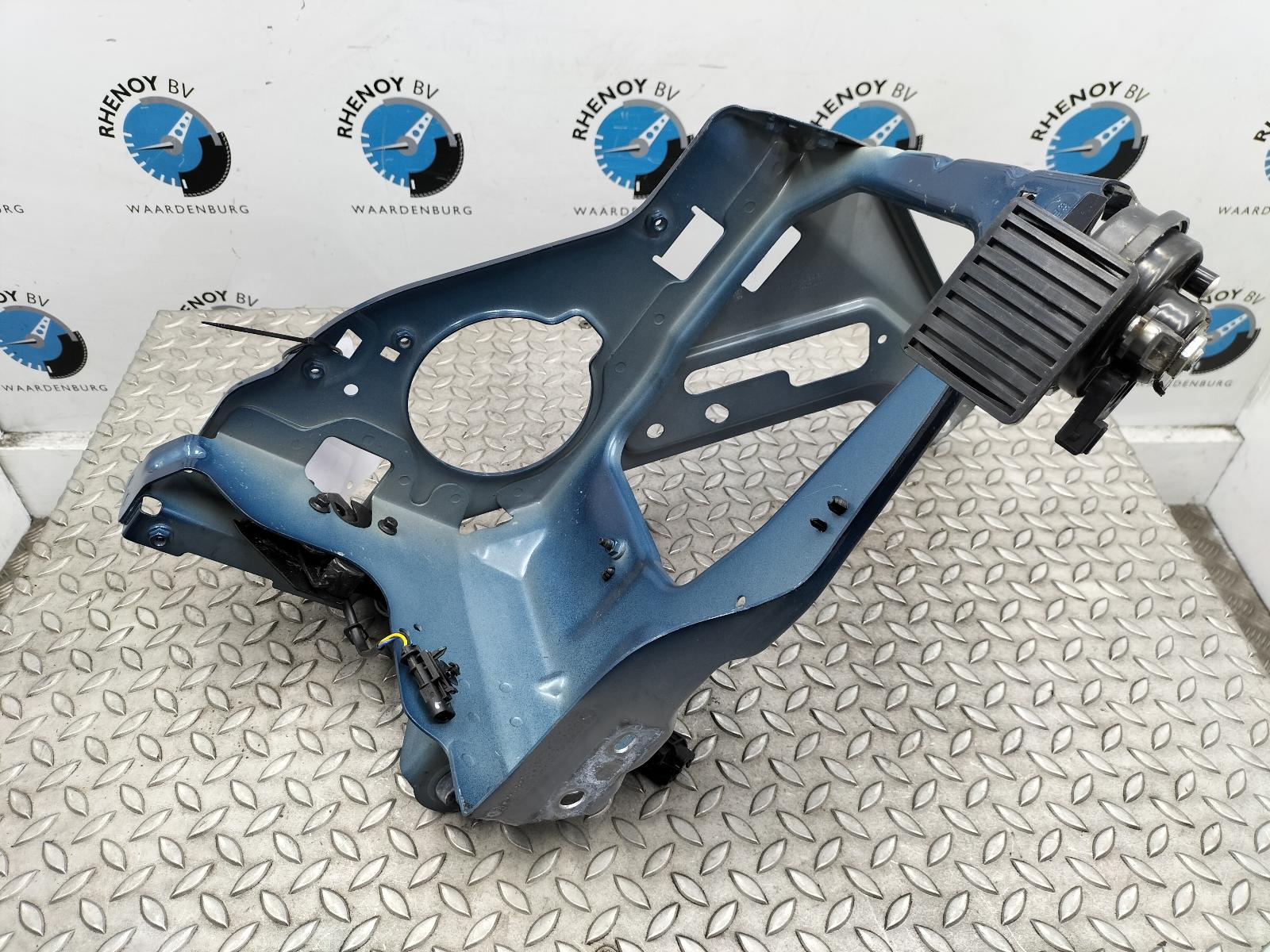 Bekijk Auto-onderdeel VOORFRONT LYNK AND CO 01 2023