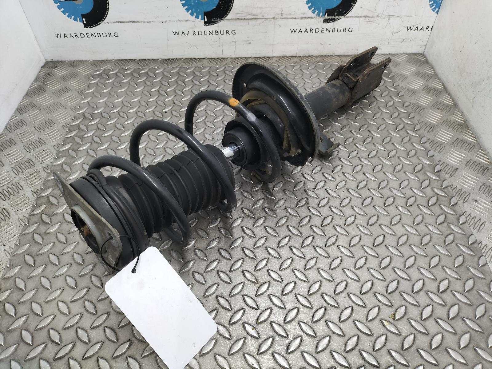 View Auto part VEERPOOT / SCHOKBREKER LV RENAULT CLIO 2015